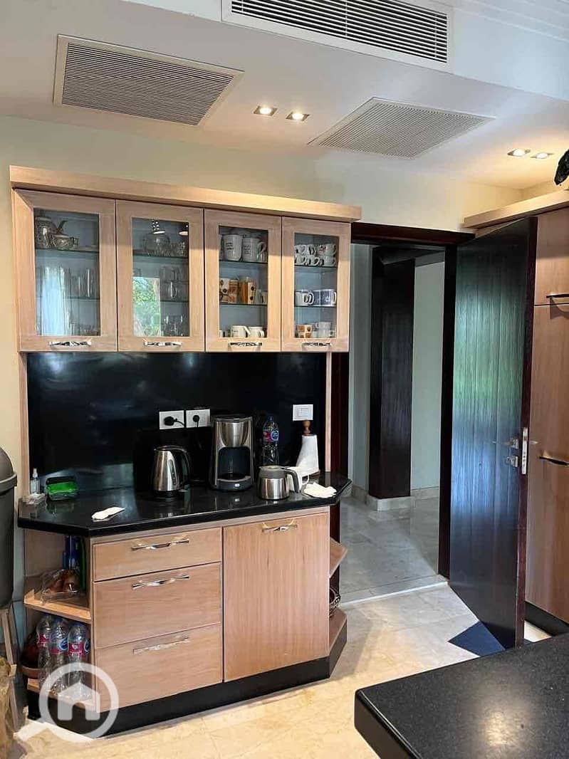 6 e06ccbd3-330b-4dbe-b790-5daf216ff183. jpg