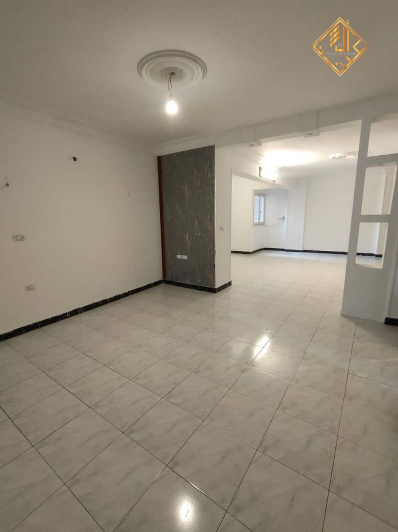 4 WhatsApp Image 2025-10-02 at 16.13. 37. jpeg