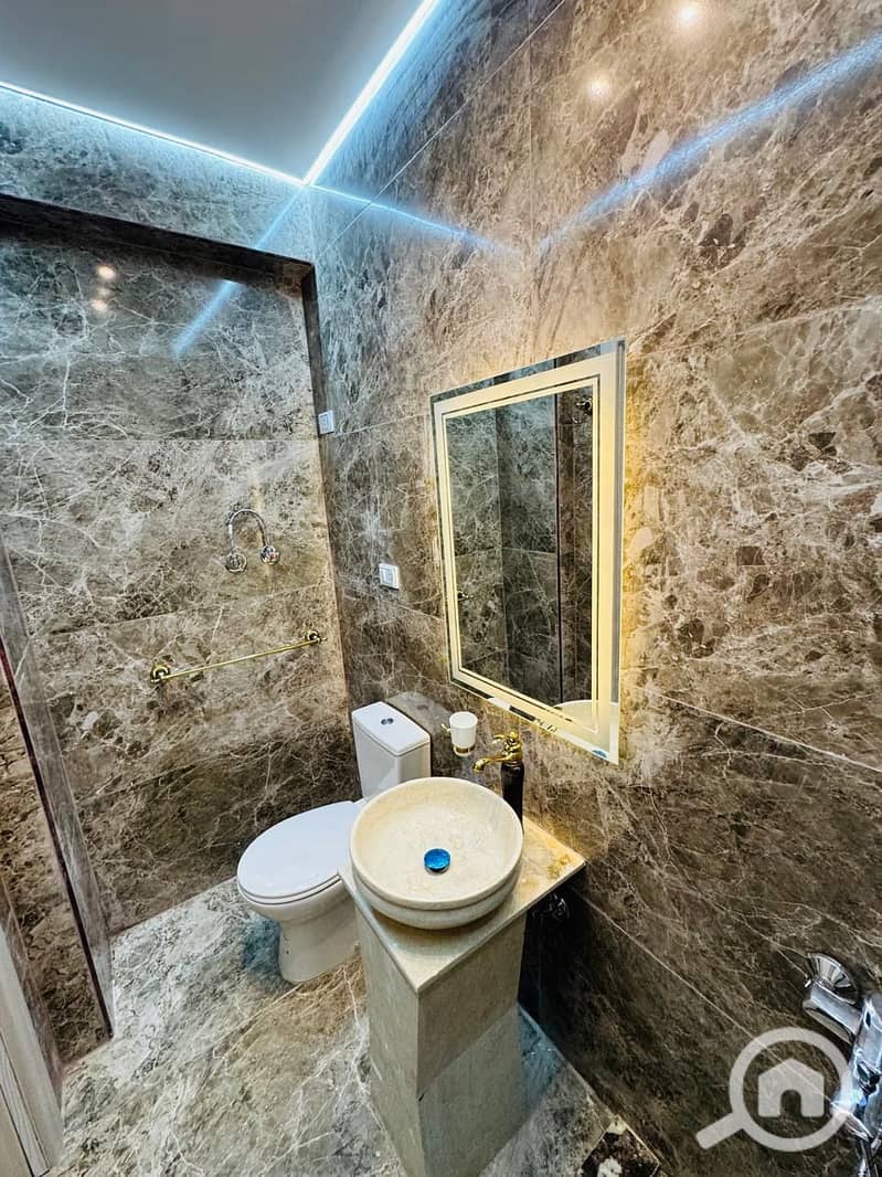 10 a4d44b7d-6d1d-4eef-a48c-ad5cb3d01e07. jpeg