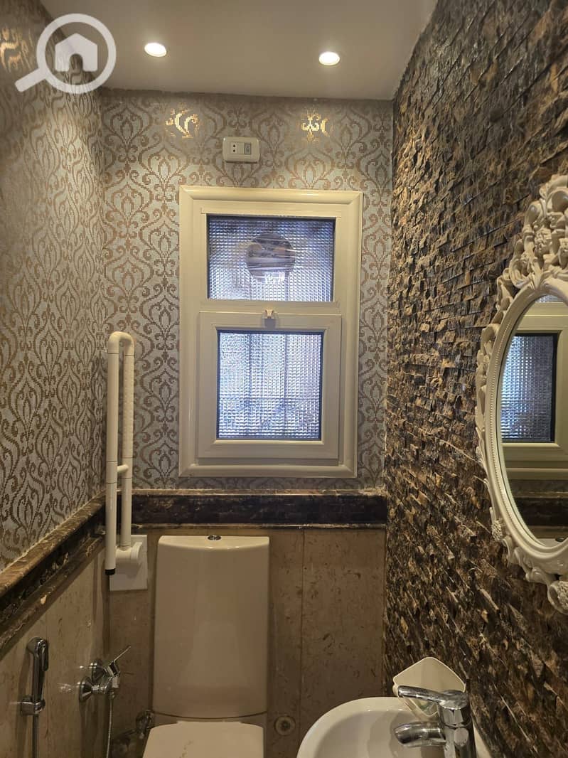 10 096819b0-642b-46f2-9bf8-08fa2b1ba14a. jpg