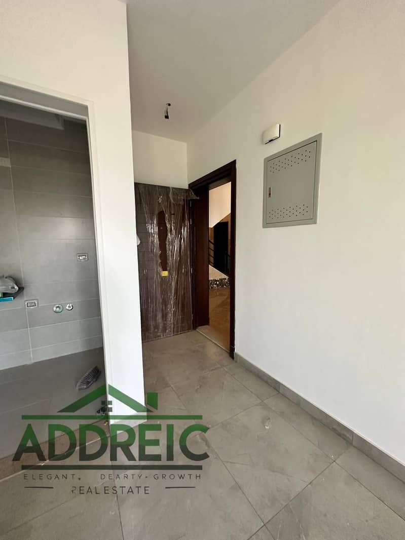 19 WhatsApp Image 2025-10-24 at 20.30. 52_35c2d04d. jpg