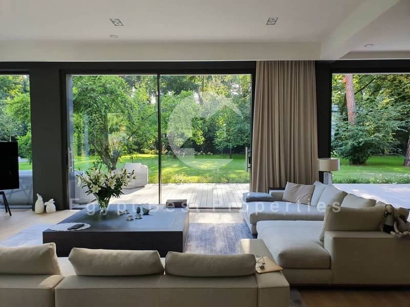 22 6d235a3679144c31880be99763bf808c (1). jpg