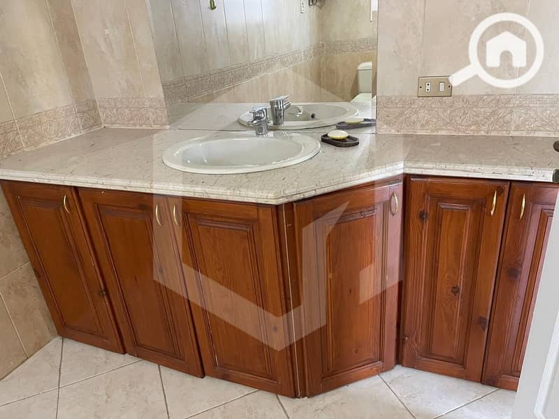 11 Zayed 2000 11. jpg