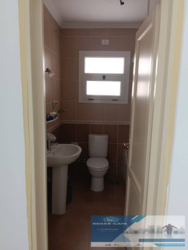 10 aee39759-8a95-4e1c-aa40-1db0b0aa5d6c. jpg