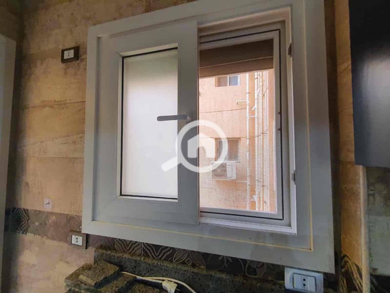 8 e4a3c3bc-fc92-44b1-9f5b-7e653ed3031a. jpg