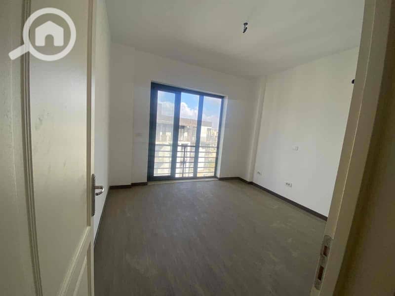 8 355f8ea7-7431-476d-91b7-92dedcc4c032. jpg