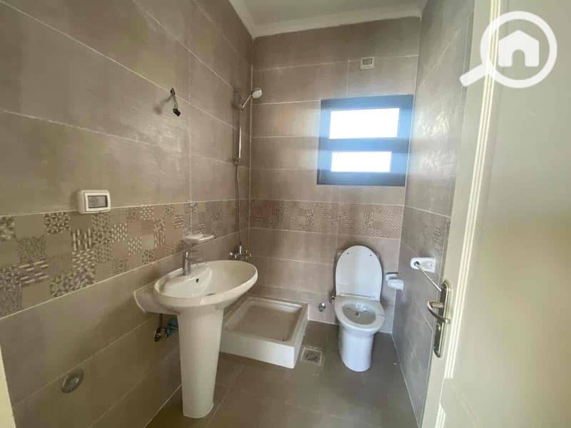 12 6e627faf-14bf-4665-a972-b650c44cf2a6. jpg