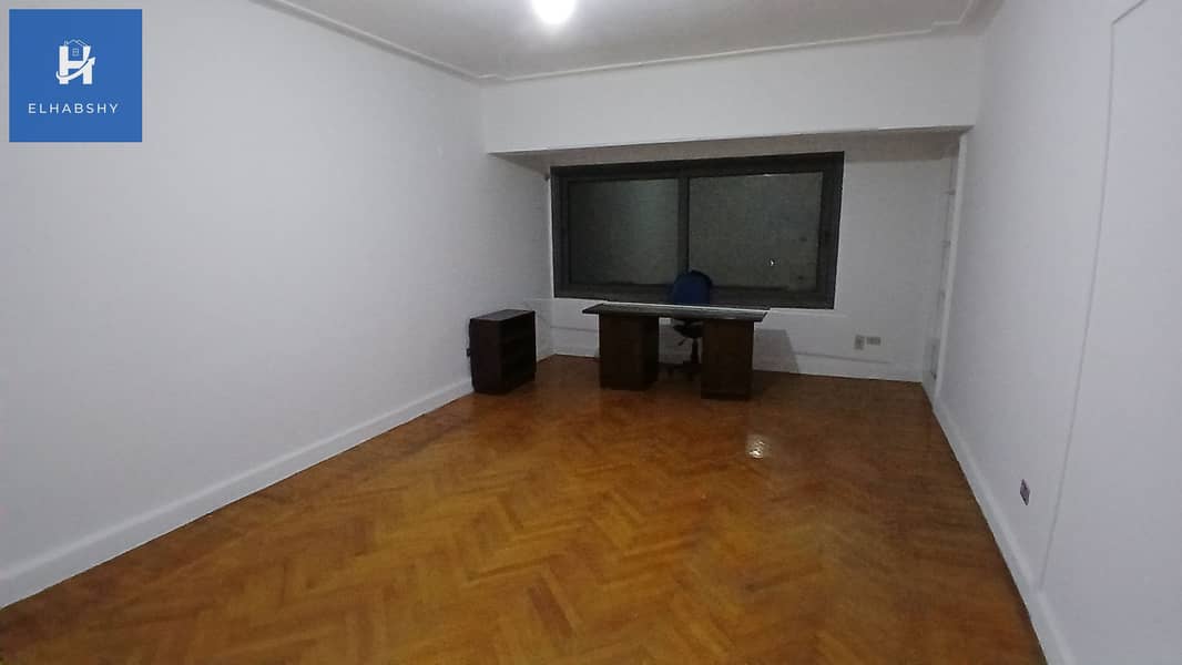 2 شقة للبيع في الدقى 240م فى شارع فينى الرئيسى و كأنك فى الزمالك ( تشطيب مجدد ) . (2). jpg