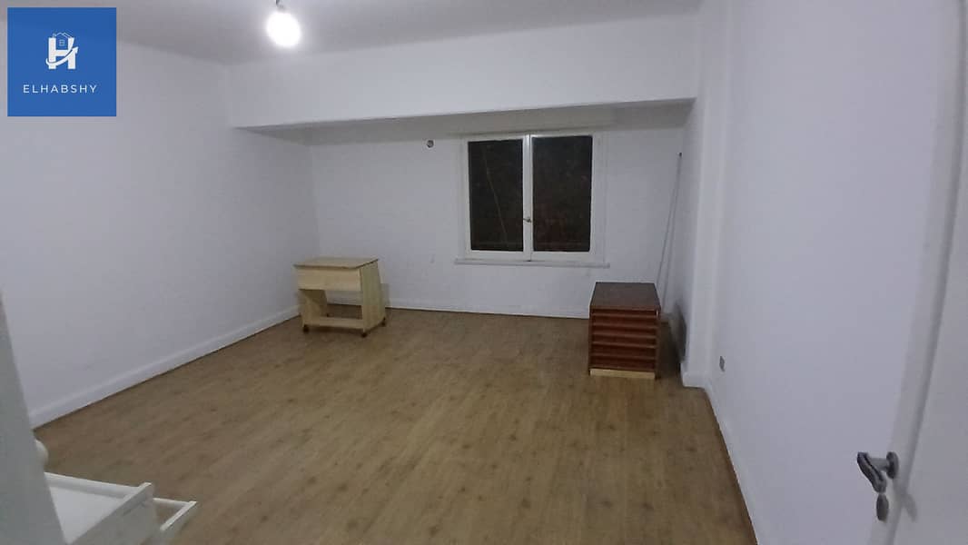 3 شقة للبيع في الدقى 240م فى شارع فينى الرئيسى و كأنك فى الزمالك ( تشطيب مجدد ) . (3). jpg