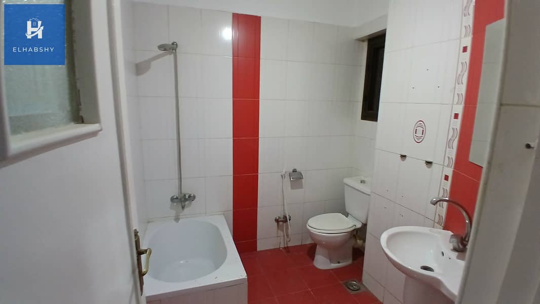 6 شقة للبيع في الدقى 240م فى شارع فينى الرئيسى و كأنك فى الزمالك ( تشطيب مجدد ) . (6). jpg