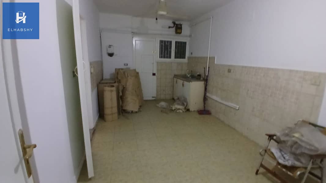 7 شقة للبيع في الدقى 240م فى شارع فينى الرئيسى و كأنك فى الزمالك ( تشطيب مجدد ) . (7). jpg