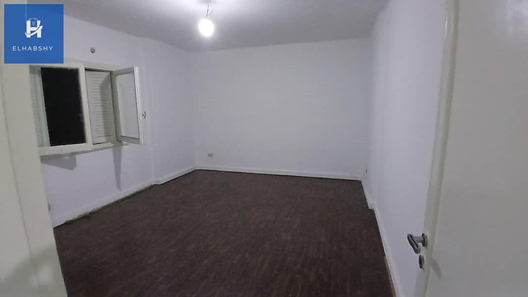 8 شقة للبيع في الدقى 240م فى شارع فينى الرئيسى و كأنك فى الزمالك ( تشطيب مجدد ) . (8). jpg