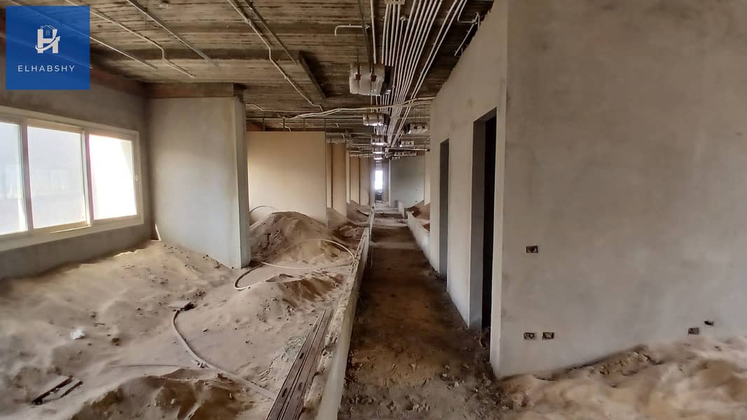 6 مكتب 400م للإيجار في مول شهير على شارع الشباب الرئيسى في الشيخ زايد (6). jpg