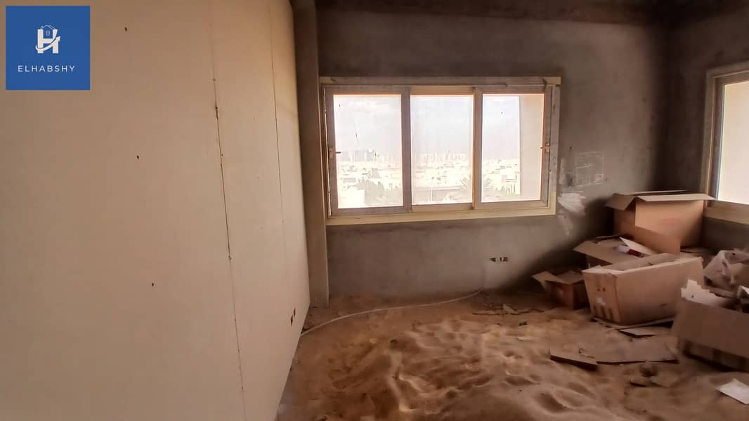 9 مكتب 400م للإيجار في مول شهير على شارع الشباب الرئيسى في الشيخ زايد (9). jpg