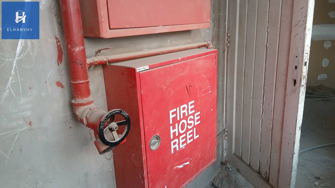 10 مكتب 400م للإيجار في مول شهير على شارع الشباب الرئيسى في الشيخ زايد (10). jpg