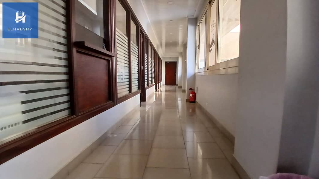 12 مكتب 400م للإيجار في مول شهير على شارع الشباب الرئيسى في الشيخ زايد (12). jpg