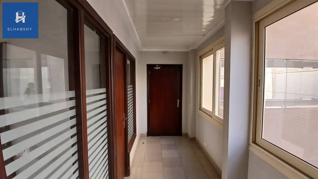 13 مكتب 400م للإيجار في مول شهير على شارع الشباب الرئيسى في الشيخ زايد (13). jpg