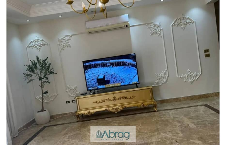 7 8381155-568f5o. jpg