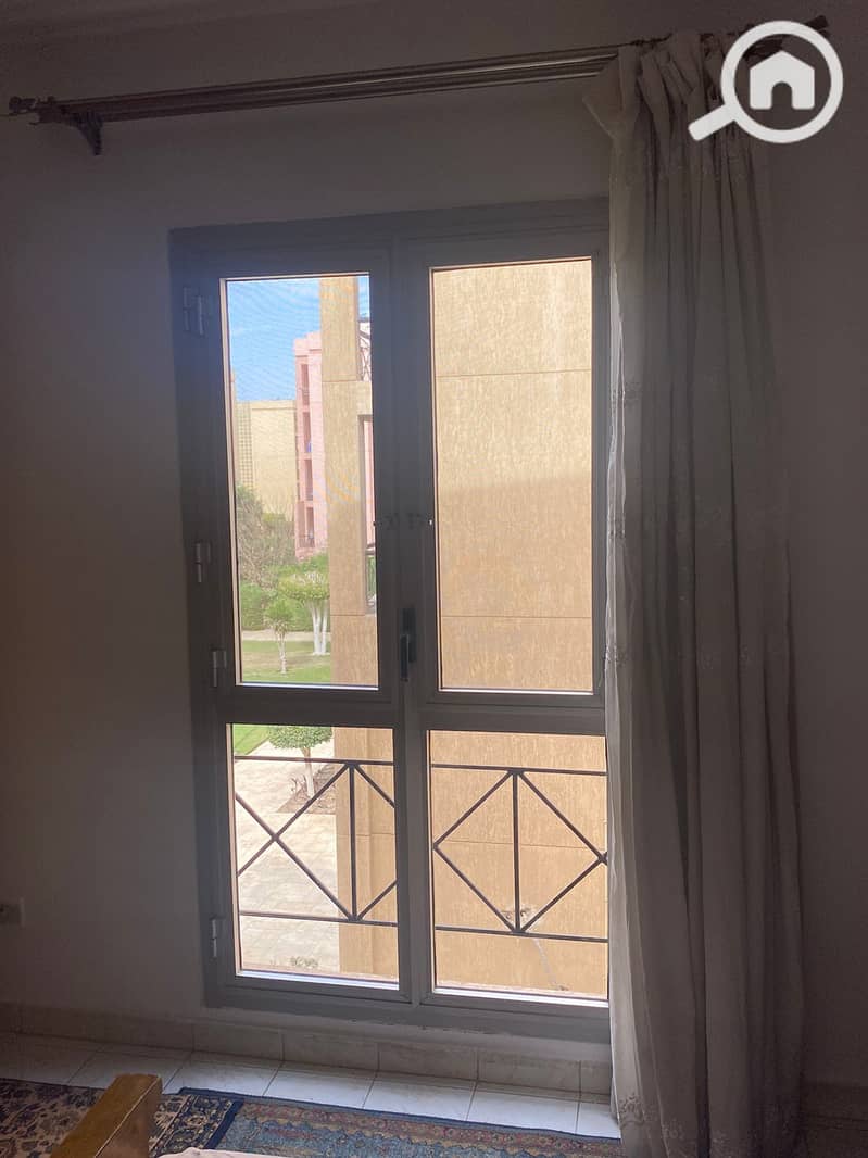 10 8473a8f7-57a5-43c8-97dd-0fe8a1ceb6d2. jpeg