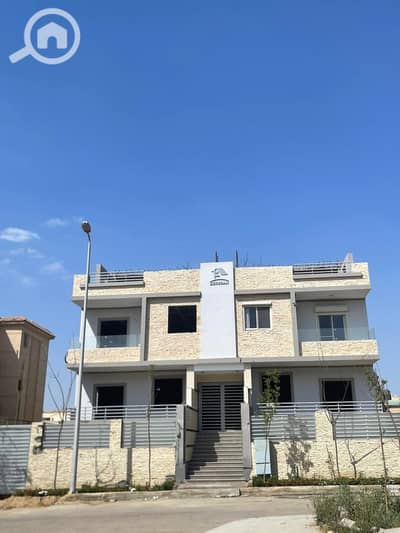 3 Bedroom Flat for Sale in Sheikh Zayed, Giza - 561826836_1341251147625508_5501684359142010800_n. jpg 3 Bedroom Flat for Sale in Sheikh Zayed, Giza - 561826836_1341251147625508_5501684359142010800_n. jpg