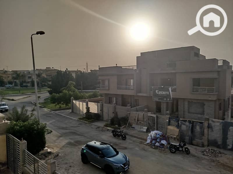 15 cfd3f721-9d43-41e1-b024-a02efbf7daf1. jpg