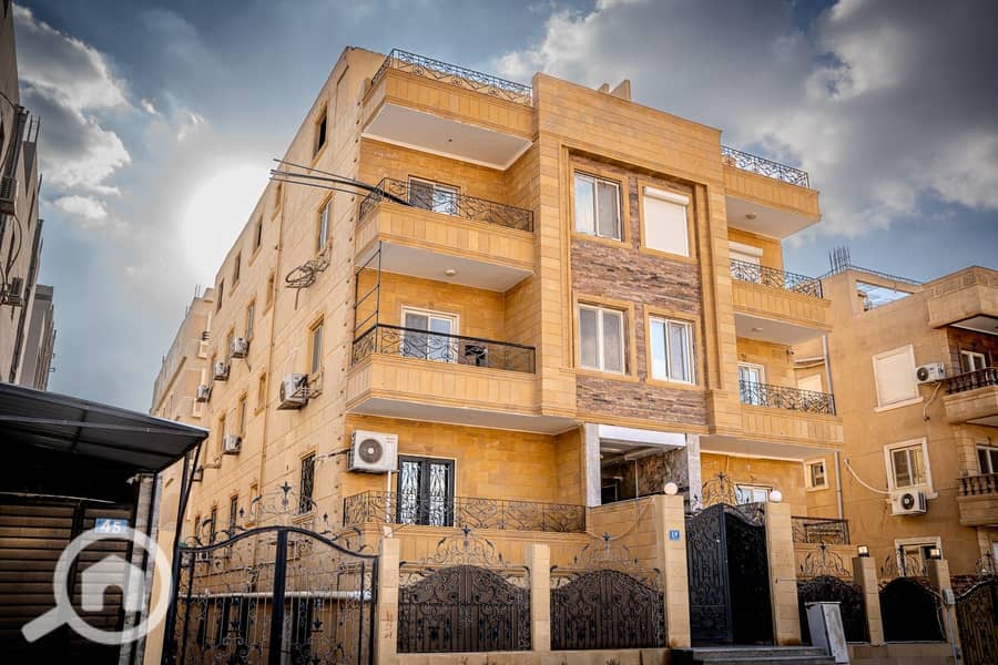 9 047d62aa-e6a3-408f-9349-7bf80ee75a09. jpg