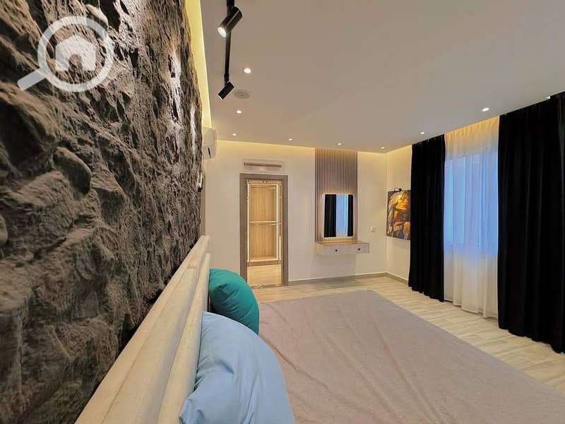 8 597799217_1424877992400099_3345298698037145080_n. jpg