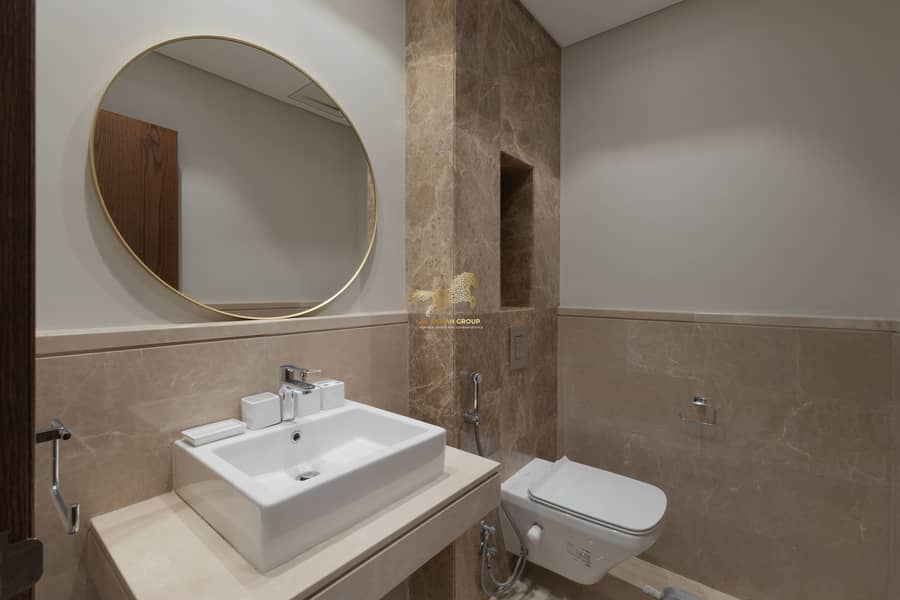 8 0V3A2508-Edit. jpg