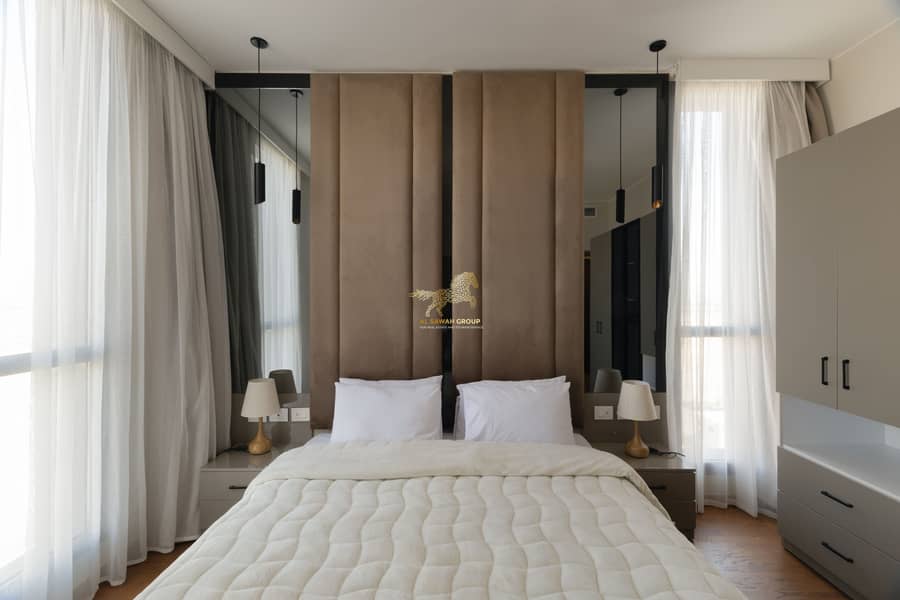 10 0V3A2523-Edit. jpg