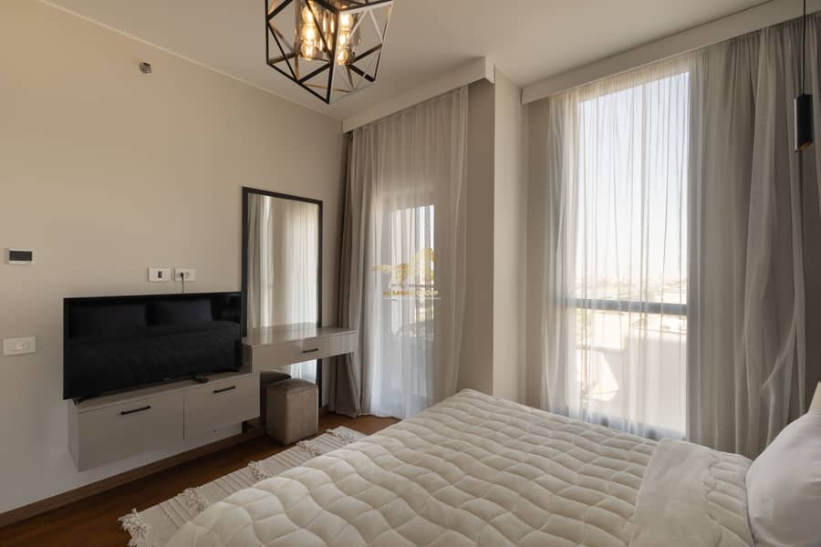 12 0V3A2548-Edit. jpg