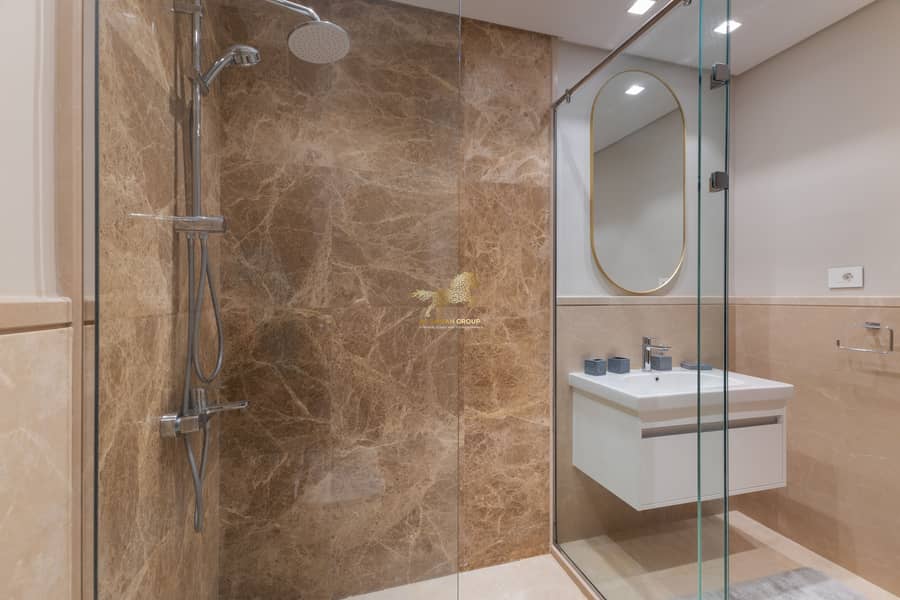 15 0V3A2563-Edit. jpg