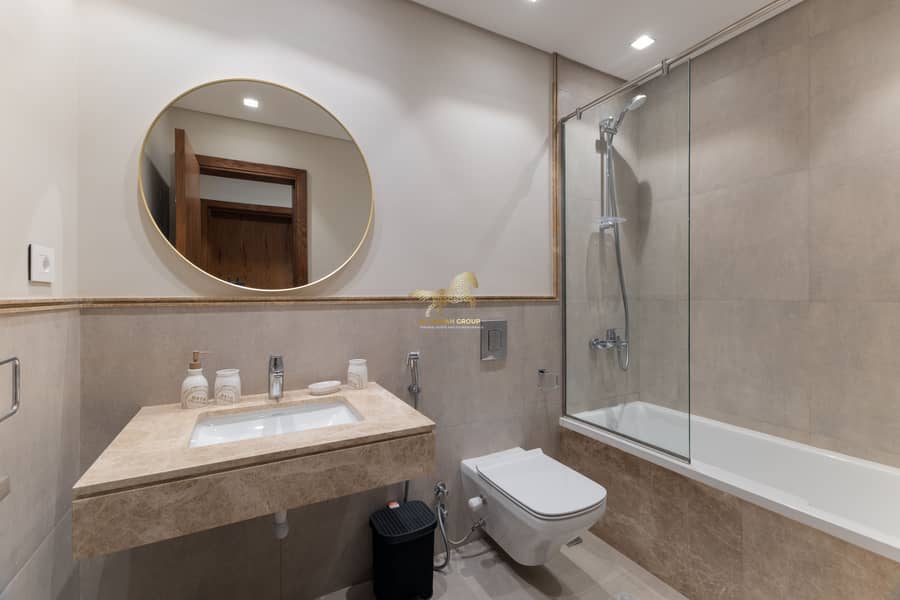 16 0V3A2568-Edit. jpg