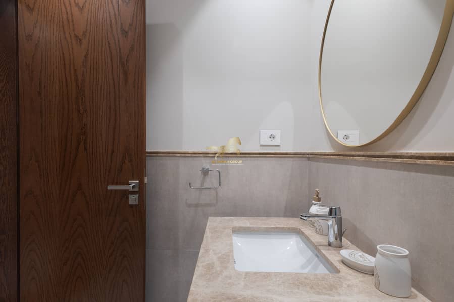 18 0V3A2583-Edit. jpg