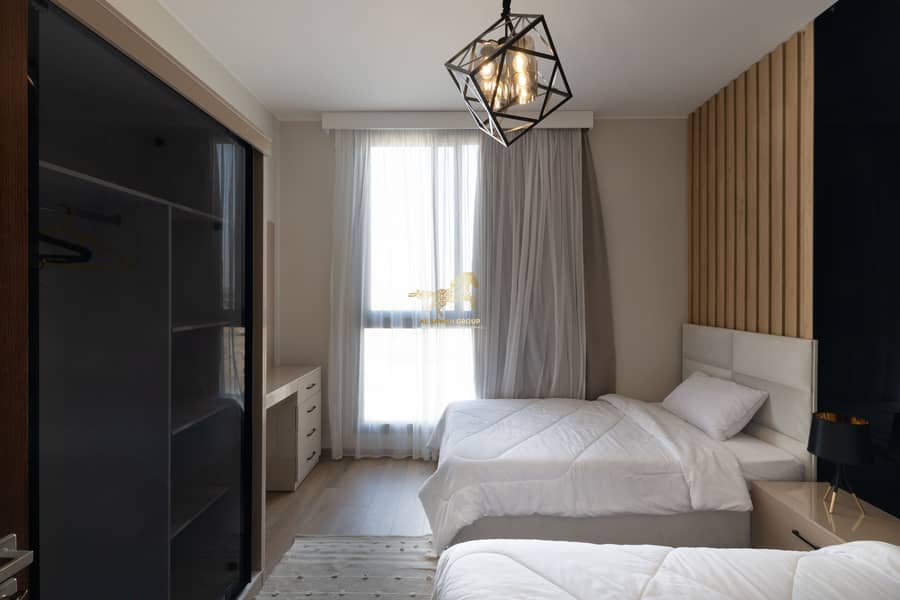 20 0V3A2593-Edit. jpg