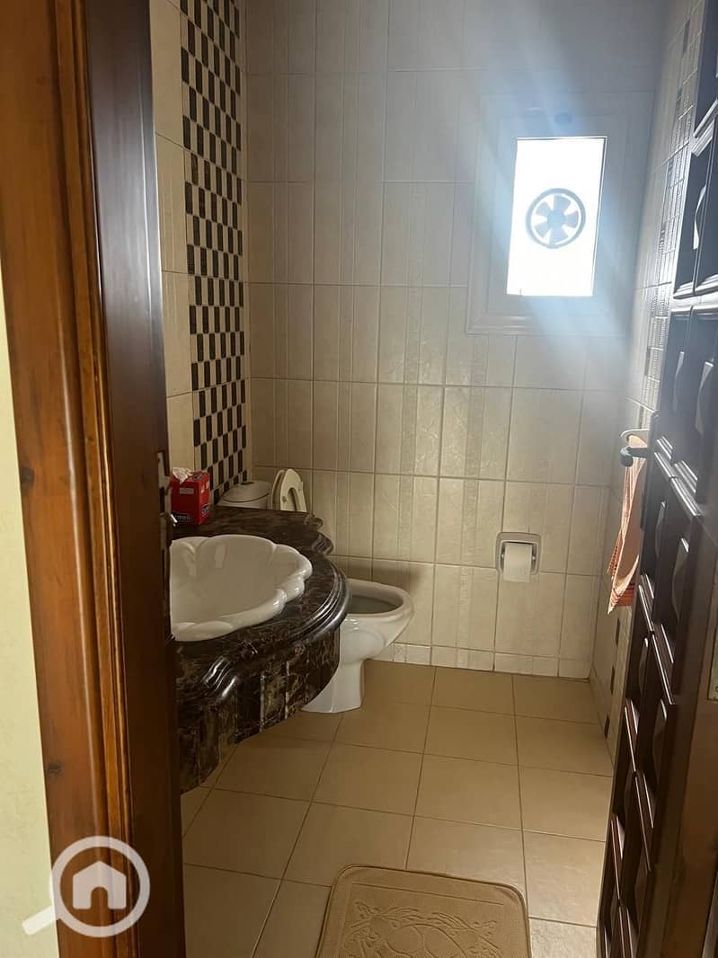 13 d5044f4c-9ee3-4122-b5d7-d21b905b77d9. jpg