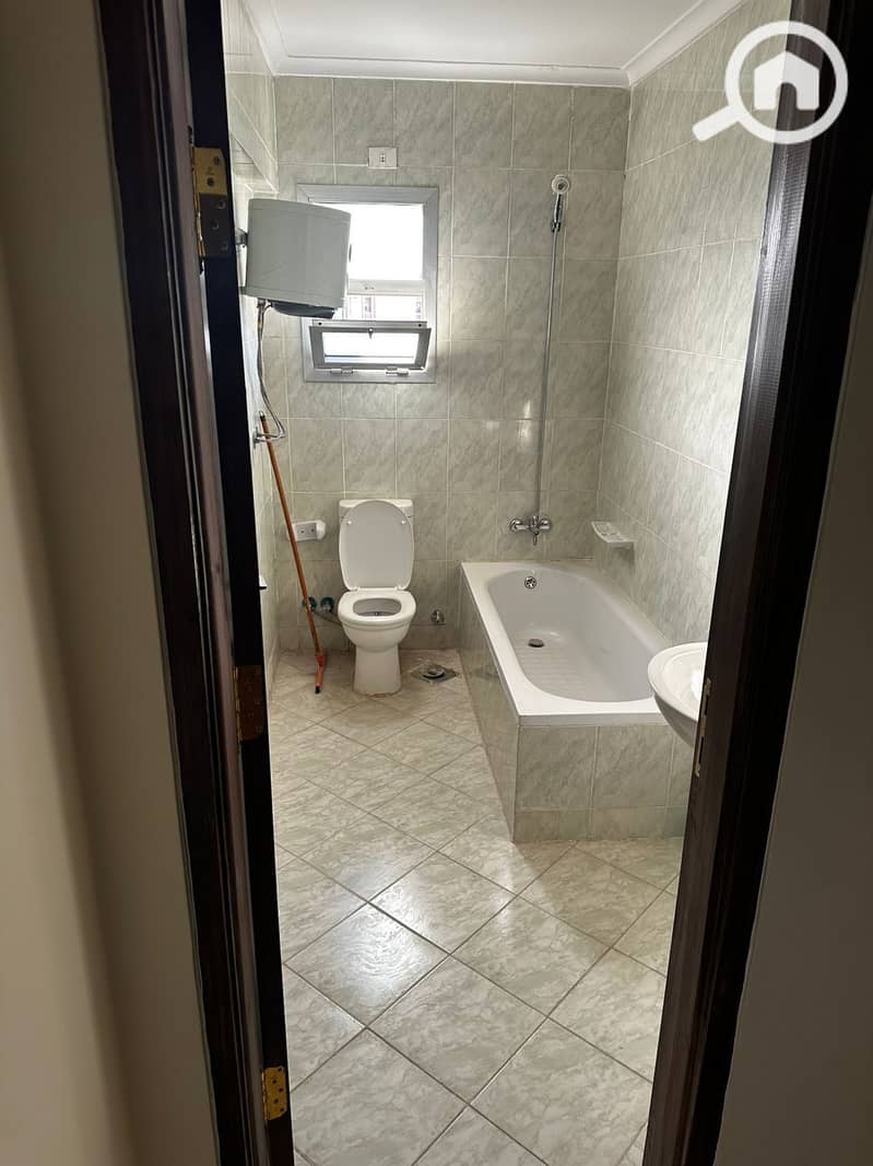 8 4e0e4165-df7e-4c81-9700-48bd0d518845. jpg