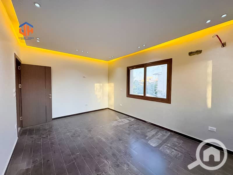 6 7f4cd18c-d8f9-4cc3-a7b2-e70dd8aa3a93. jpeg