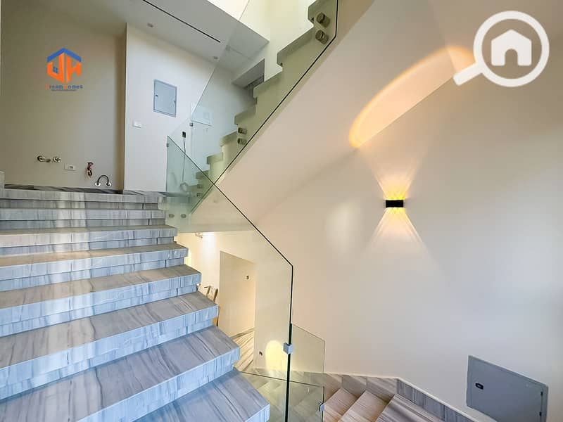 8 185c6ed9-d226-4c30-8ad3-1a23ae6635cc. jpeg