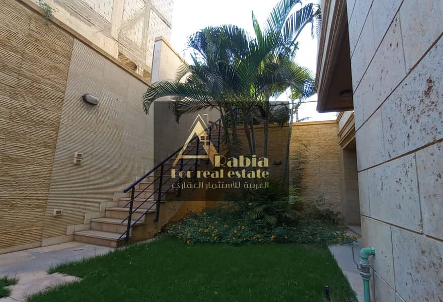 4 ee551e43-5a4f-49e2-8663-fb3cf9a6af39. jpg