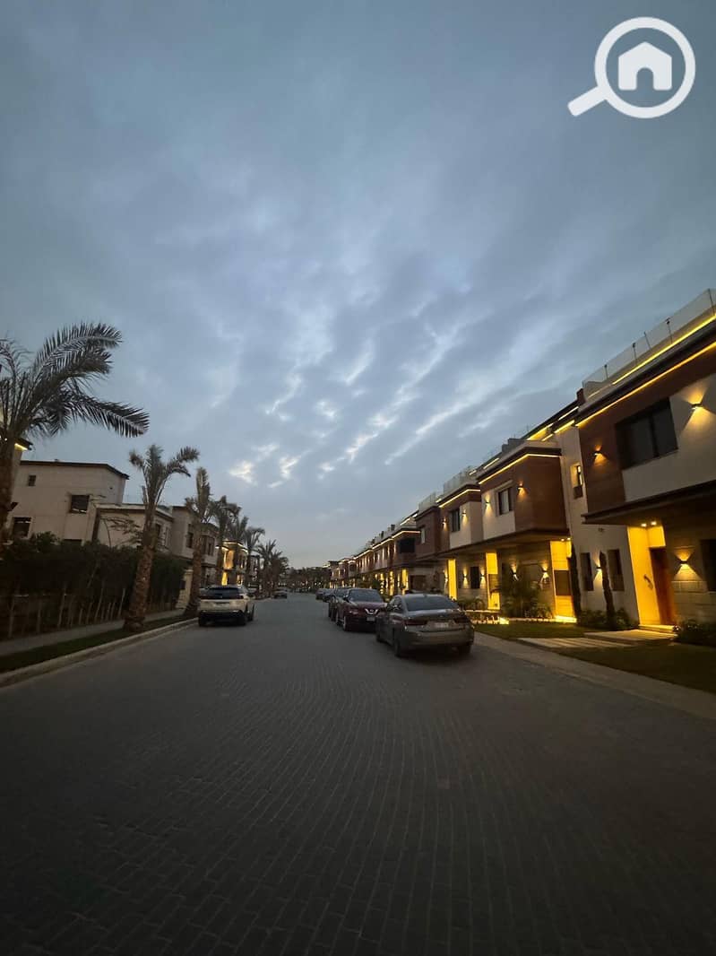 7 14194bec-6d93-4da1-a3ce-9dcb2601e7ba. jpg