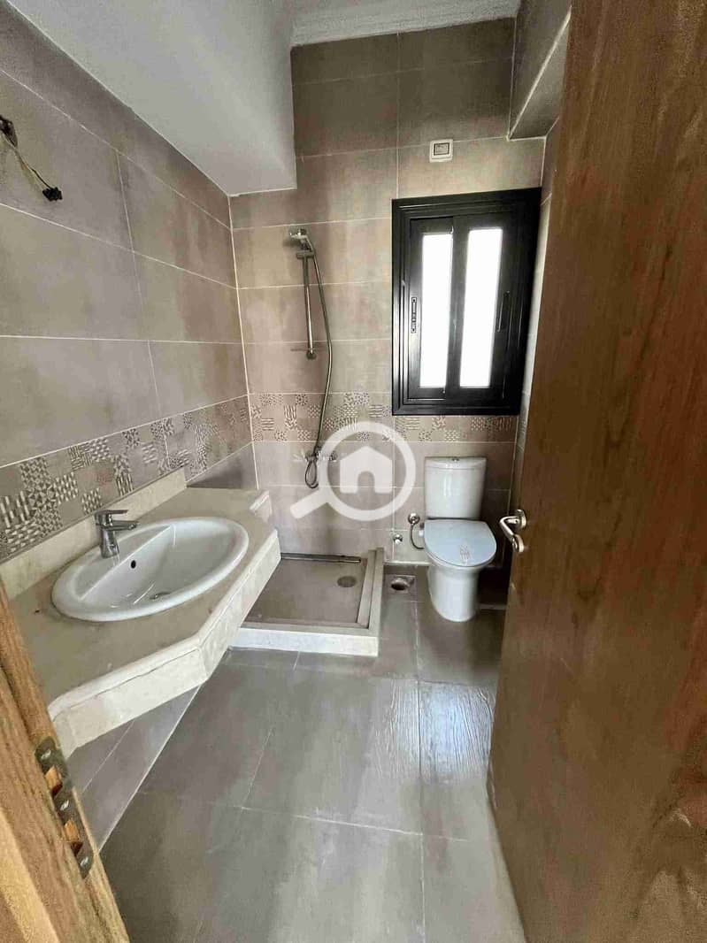 3 FB_IMG_1765375604359. jpg