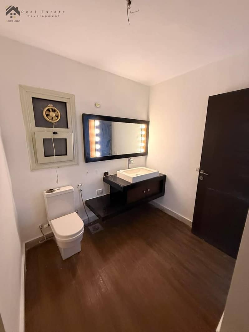 4 WhatsApp Image 2025-12-10 at 13.57. 53_725534d4. jpg