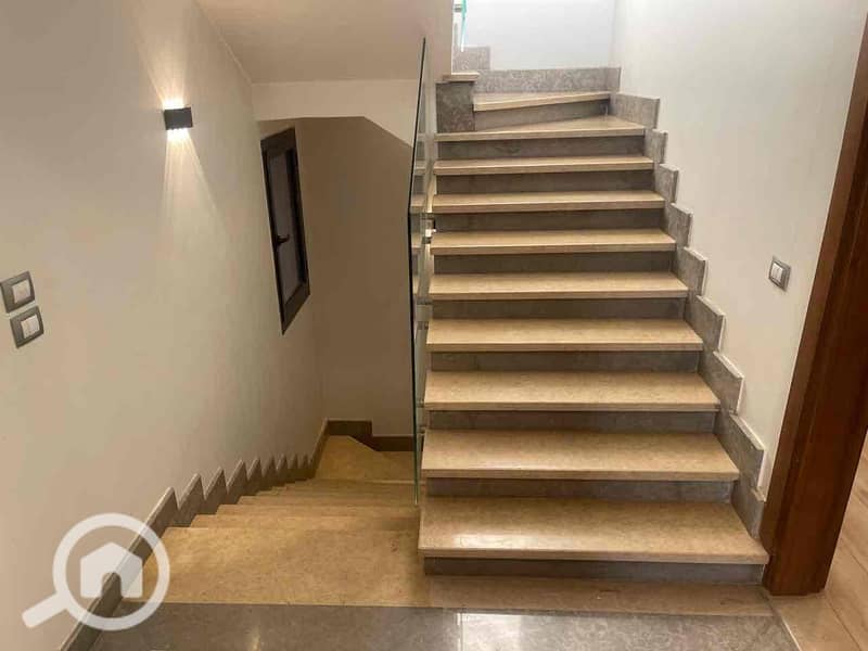 14 205d20da-b8a1-4f79-95d4-c3b9d7aa4ee8. jpg