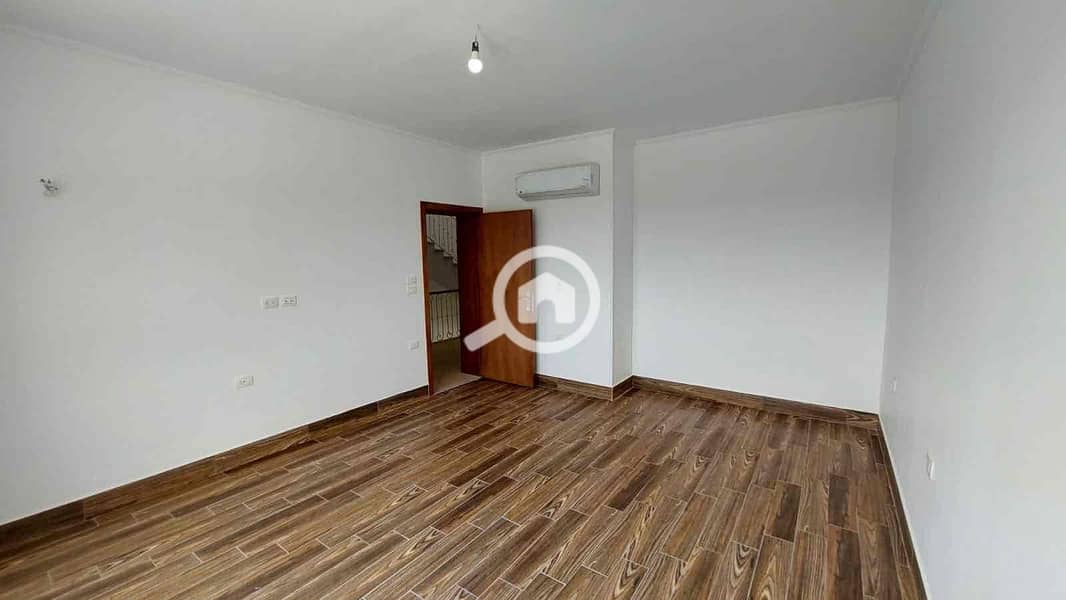 10 d80e1143-8719-40a1-afc8-a81084618c2d. jpg