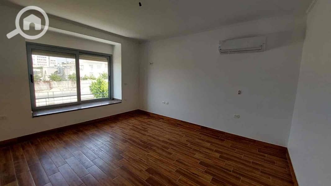 24 b083c908-8d37-4c51-8e06-205b86e1b79c. jpg