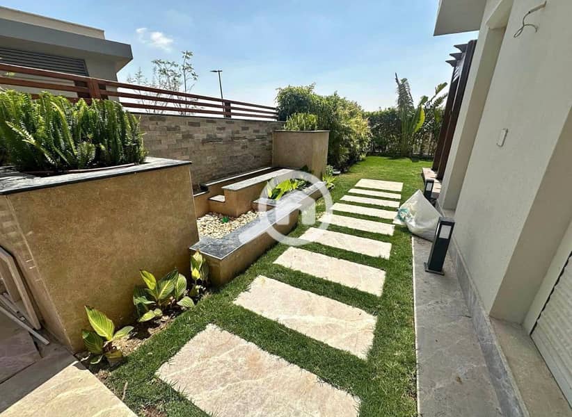 10 cf9b54a1-6137-4101-bde4-ddeefff3ba31. jpg