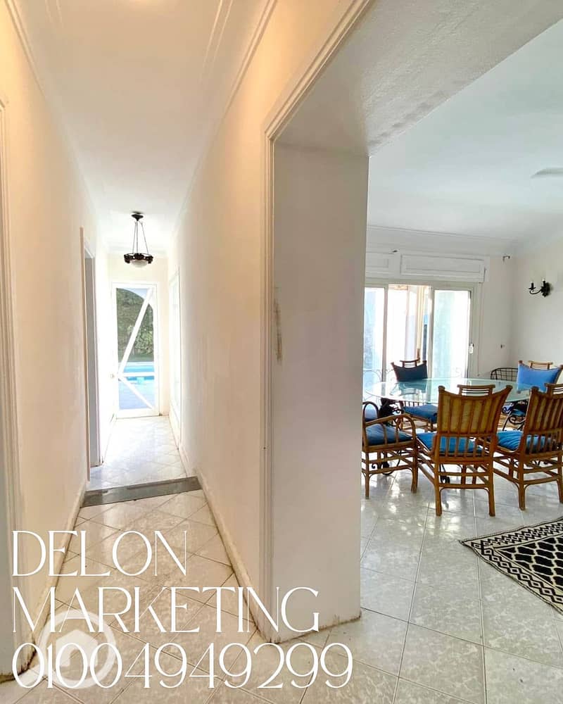 10 Clean Vintage Photo Collage Fall Fashion Instagram Post - 1. png