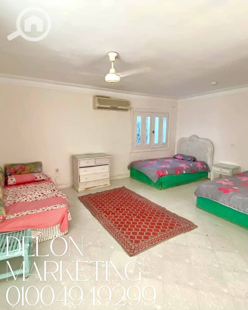 13 Clean Vintage Photo Collage Fall Fashion Instagram Post - 1. png