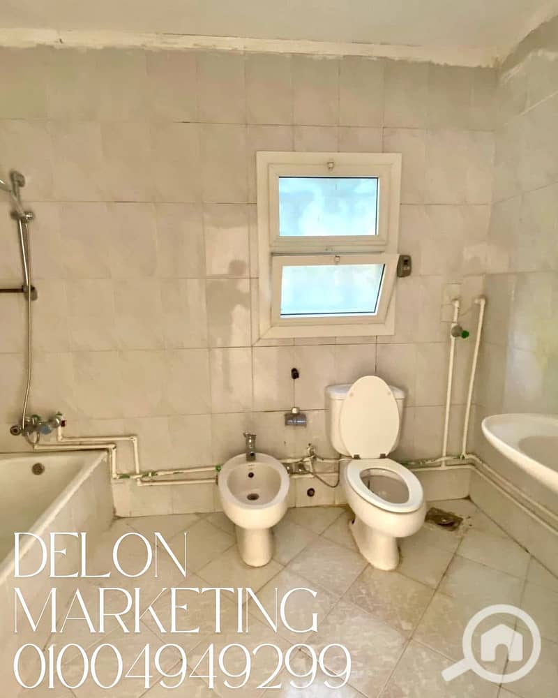 14 Clean Vintage Photo Collage Fall Fashion Instagram Post - 1. png