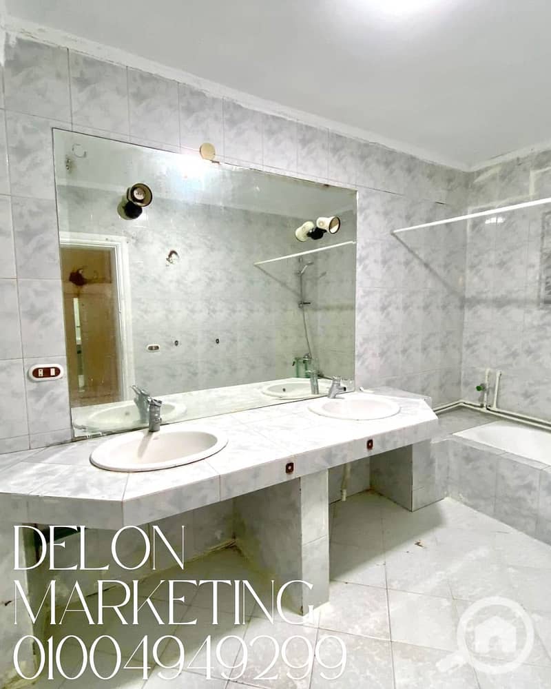 16 Clean Vintage Photo Collage Fall Fashion Instagram Post - 1. png